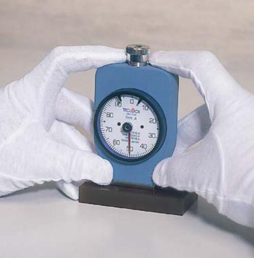 手持橡胶硬度计测量方法.jpg 手持橡胶硬度计测量方法.jpg