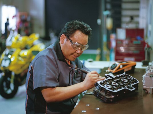 精密模具研磨抛光.jpg 精密模具研磨抛光.jpg