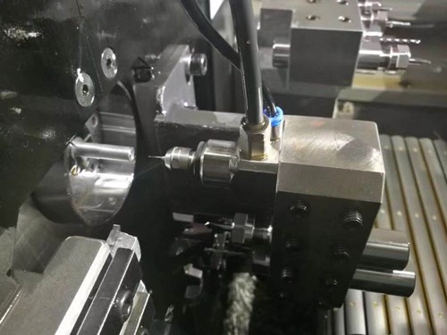 车床电主轴BM-320F(应用).jpg 车床电主轴BM-320F(应用).jpg