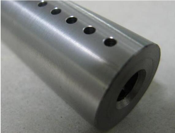 轴承钢钻孔<a href='gaosuzhuzhou.htm' class='keys' title='点击查看关于电主轴的相关信息' target='_blank'>电主轴</a>.jpg