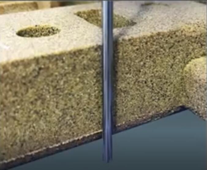 砂芯去毛刺.jpg 砂芯去毛刺.jpg