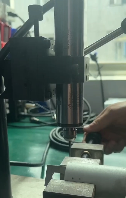 陶瓷纤维钻孔<a href='gaosuzhuzhou.htm' class='keys' title='点击查看关于电主轴的相关信息' target='_blank'>电主轴</a>彩博8881.png