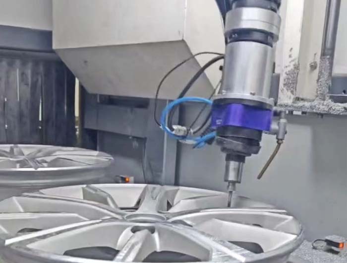 轮毂去毛刺.jpg 轮毂去毛刺.jpg