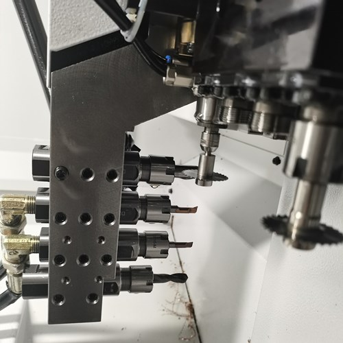 走心机加锯片切割.jpg 走心机加锯片切割.jpg