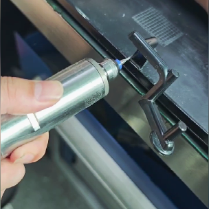 塑料水口切割 1.png 塑料水口切割 1.png